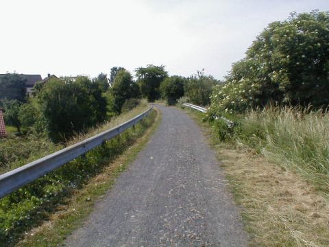 Br�cke �ber die Weserstra�e