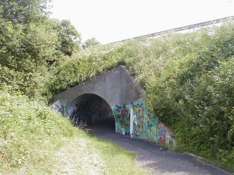 Br�cke �ber die Weserstra�e