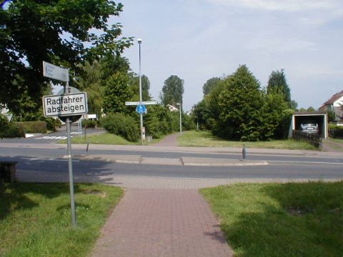 Bahn�bergang �ber die Hauptstra�e