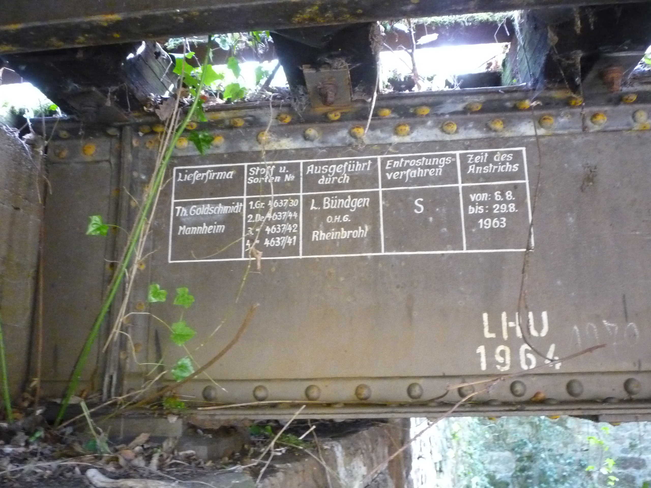 Bahnbergang zwischen Grnstadt und Sausenheim