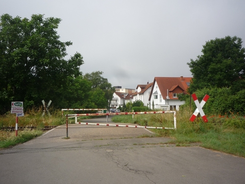 Bahn�bergang �ber die Verbindung Tullastra�e/Hetzelstra�e