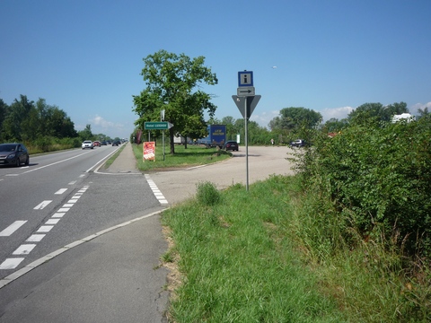 Zufahrt zur alten Rheinbr�cke