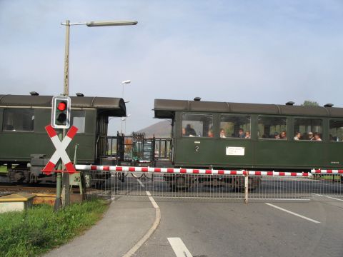 Bauhbergang vor dem Bahnhof Zollhaus-Blumberg