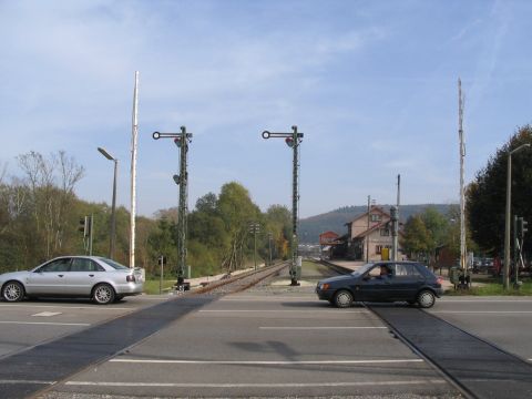 Bauhbergang vor dem Bahnhof Zollhaus-Blumberg