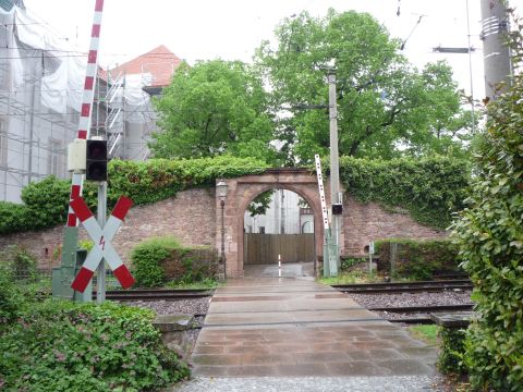 Bahn�bergang �ber die T�rkenlouisstra�e