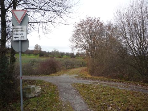Bahnbergang zwischen Birkenfeld und Grfenhausen