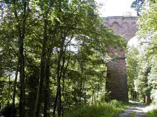auf dem Forstweg, Blick zum Viadukt