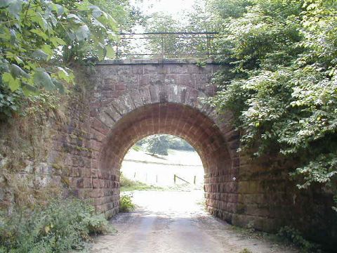 Brücke hinter dem Bahnhof Frielingen