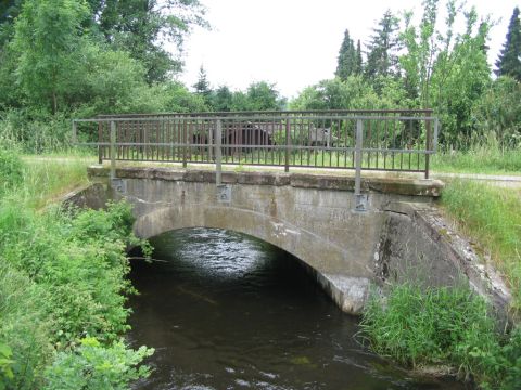 Brcke ber einen Kanal