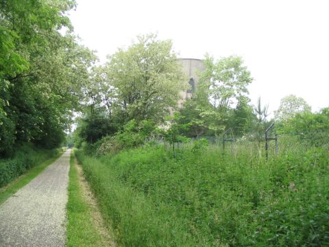 rasse entlang des Werksgel�ndes