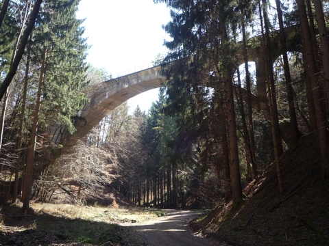 Viadukt �ber das Dreibrunnertal