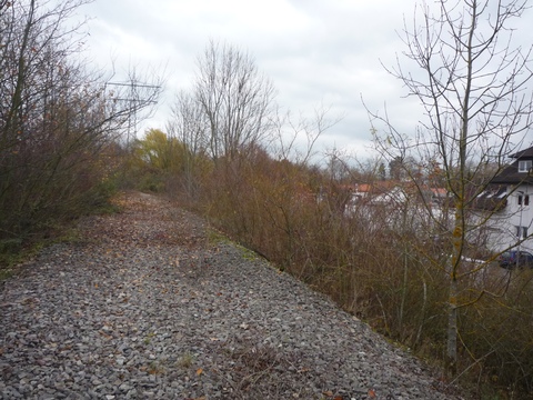 Damm der neuen Trasse