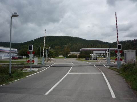 Bahn�bergang bei der Firma Trigema