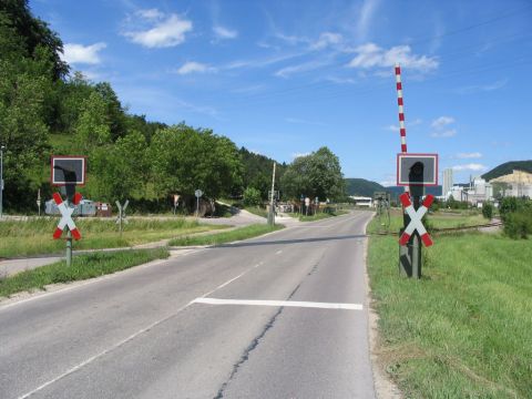 Bahnübergang über die Straße Blaubeuren - Ehingen