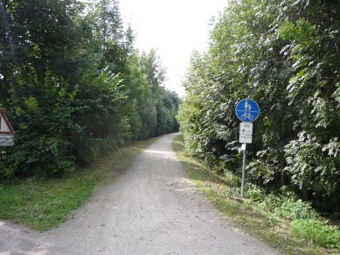 Bahn�bergang hinter der Haltestelle Reinsbronn