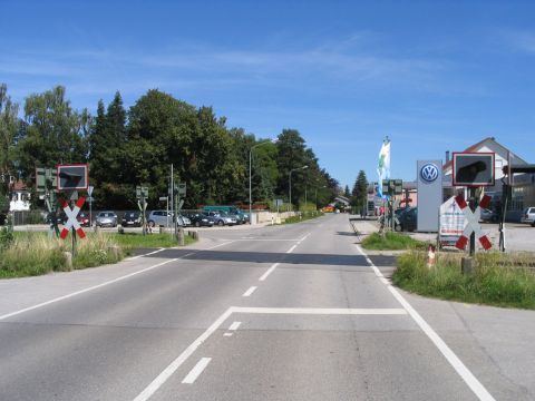 Bahn�bergange zwischen T�rkheim und T�rkheim Bahnhof