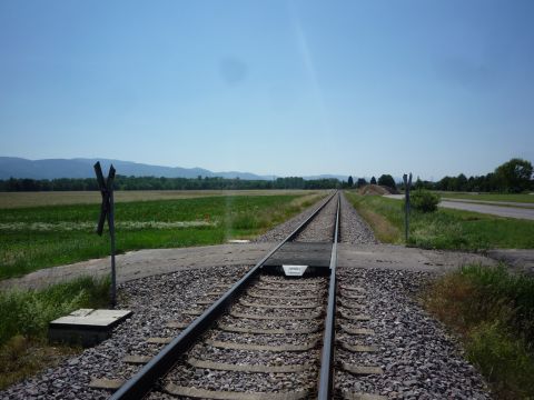 Bahn�bergang zwischen Hildmannsfeld und Moos