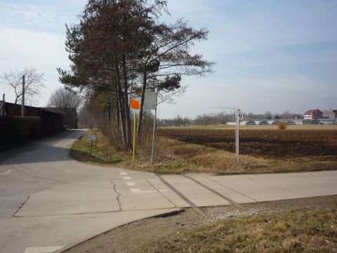 Bahn�bergang beim Pferdehof Schanz