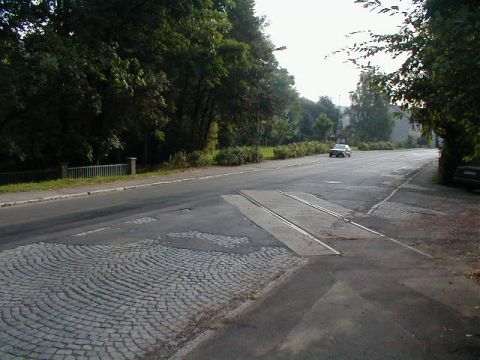 Bahn�bergang �ber die B7