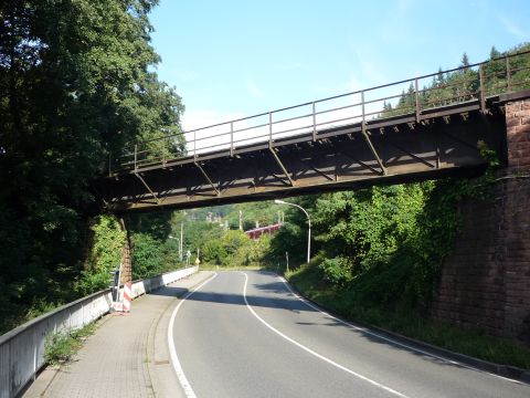 Br�cke �ber die Stra�e nach Neidenfels