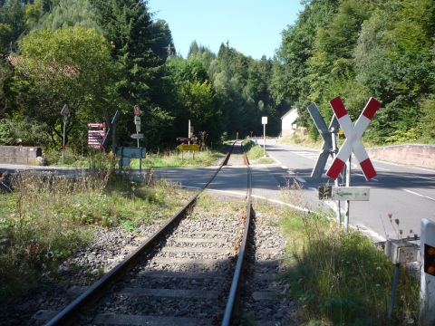 Bahn�bergang �ber die Stra�e nach Iggelbach