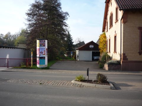 Bahn�bergang �ber die Stra�e zwischen Ingenheim und Appenhofen