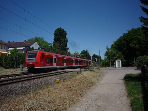 Einm�ndung in die Bahnlinie 