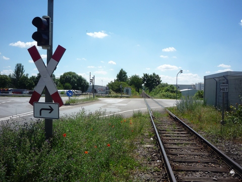 Bahn�bergang �ber die Joachim-Bechner-Stra�e