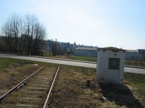 Bahn�bergang �ber die Stra�e nach Briach