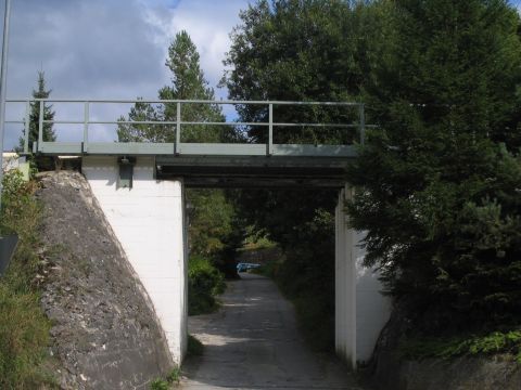 Br�cke �ber die Zufahrt zur Wendelstein Klinik