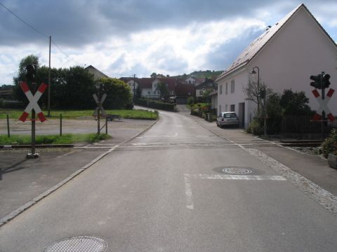 Bahn�bergang Gro�engstingen