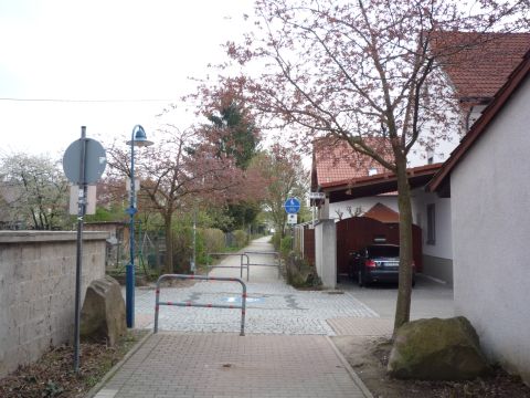 Bahn�bergang �ber die Mittelstra�e