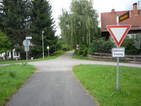 Bahn�bergang �ber die Stra�e von Laudenberg nach Langenelz