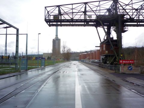 Weiter durchs Kraftwerksgel�nde