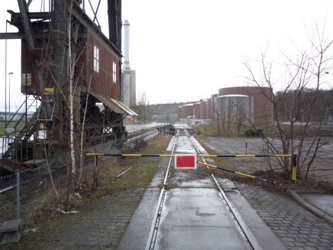 Weiter durchs Kraftwerksgel�nde