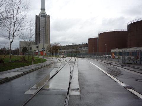 Weiter durchs Kraftwerksgel�nde