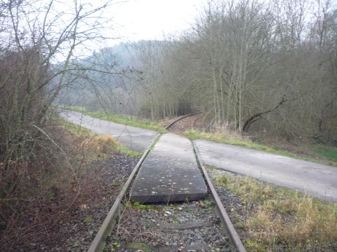 Bahn�bergang �ber einen Feldweg