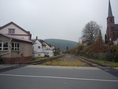 Bahn�bergang hinter dem Bahnhof