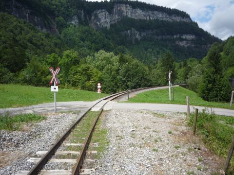 Bahn�bergang hinter der Sporeneggb�cke