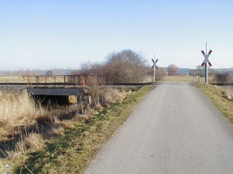 Br�cke und Bahn�bergang zwischen Untersuhl und Berka