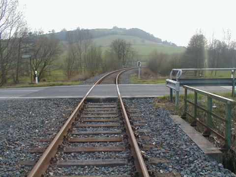 Bahn�bergang �ber die Herfaer Stra�e