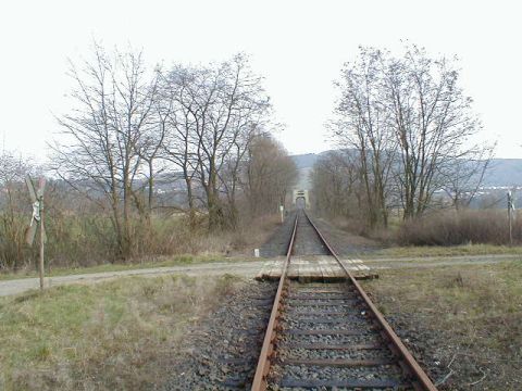 Bahn�bergang �ber einen Feldweg