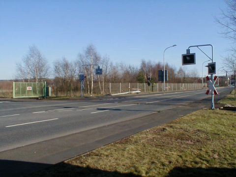 Bahn�bergang vor der Osteinfahrt