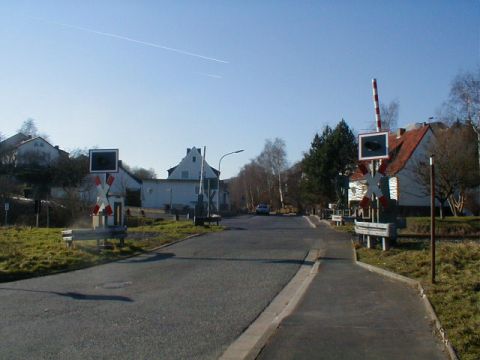 Bahn�bergang �ber die Stra�e Kirchengarten
