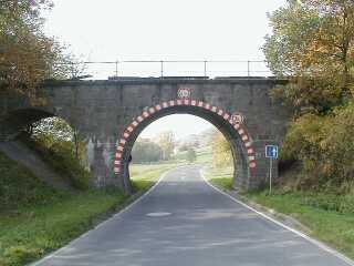 Br�cke �ber die Stra�e nach Hilders