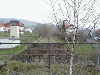 Blick &uuml;ber die Br&uuml;cke in Richtung Hilders