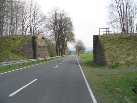 Br�cke �ber die Stra�e nach Oberwald