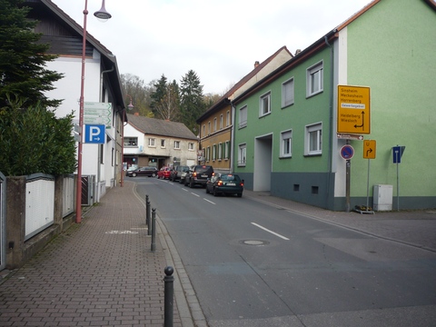 Bahn�bergang �ber die Hauptstra�e