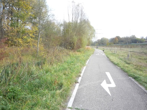 Hinter dem einstigen Bahn�bergang
