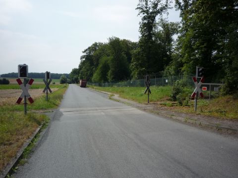 Bahn�bergang und Einfahrt Bundeswehrlager Siegelsbach